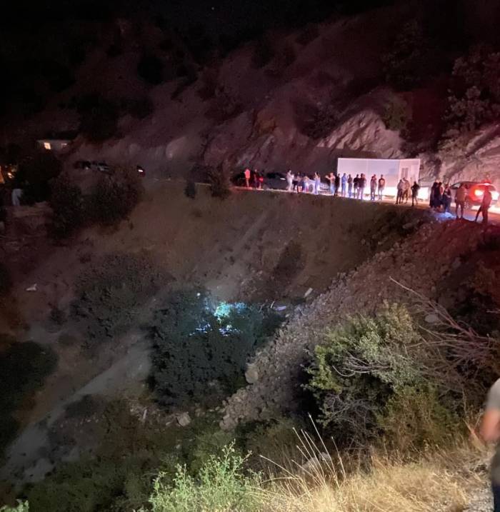 Otomobil Uçuruma Yuvarlandı: 1 Yaralı