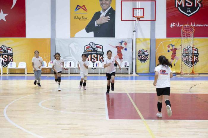 Yaz Kurslarında Geleceğin Voleybolcuları Yetişiyor