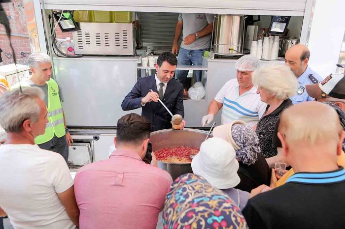 Bayraklı’da Aşure Bereketi