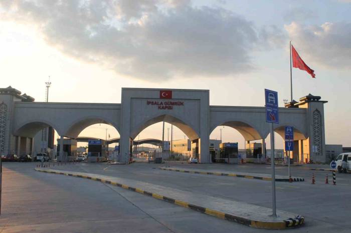 Edirne’de 2’si Cezaevi Firarisi 4 Suç Makinesi Yunanistan’a Kaçamadan Yakalandı