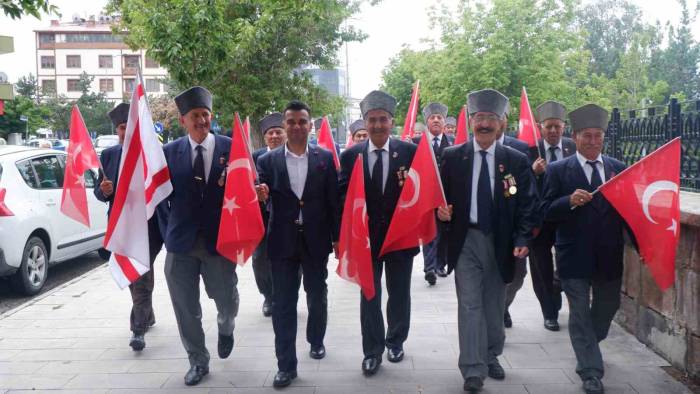 Kıbrıs Gazilerinden Övünç Madalyası Talebi