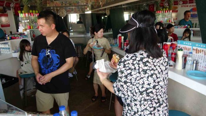 Taksim’de Esnaf Elektrik Kesintisi Yüzünden Bedaş’a Tepki Gösterdi