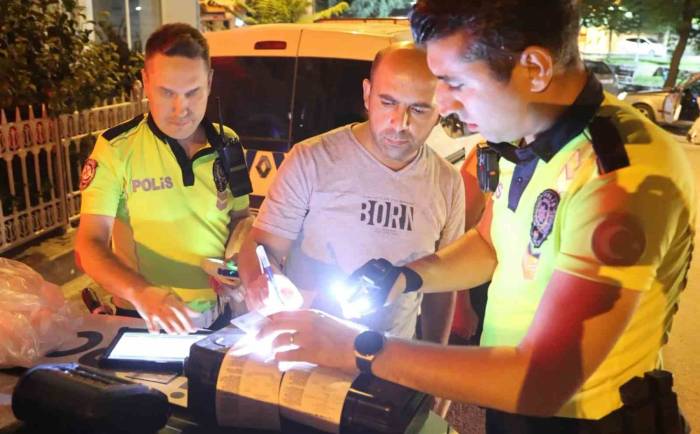 Ehliyetsiz Araç Kullanan Sürücü Uygulamada Yakalandı