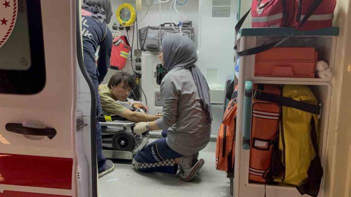 “Sigaram Yok” Deyince Sırtından Bıçaklanarak Yaralandı