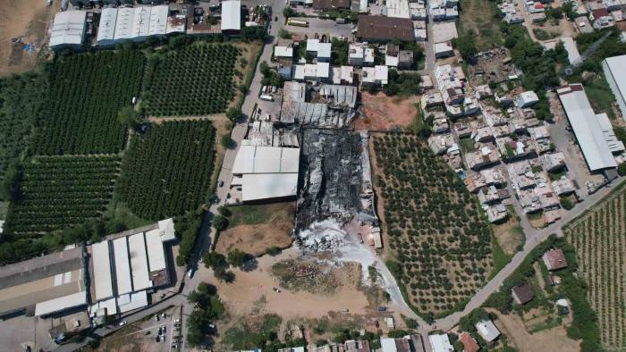 Hurdalar Milyonluk Fabrikaları Küle Çevirdi