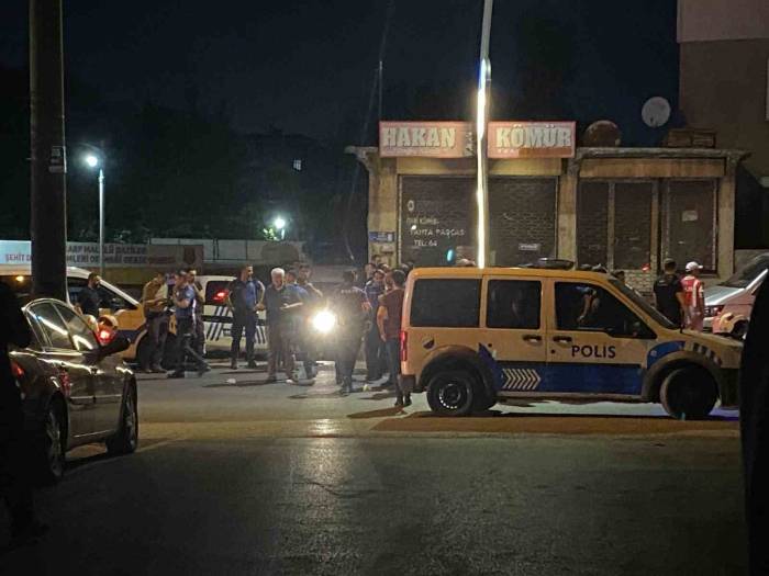 Kavgayı Ayıran Bekçi Sırtından Bıçaklandı