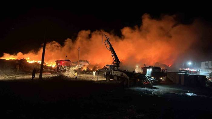 Bal Paketleme Tesisi Yangınında Milyonlarca Liralık Maddi Hasar Meydana Geldi