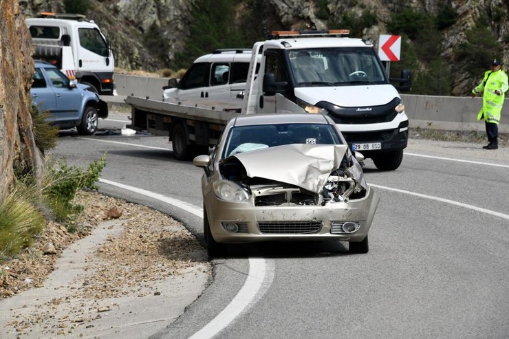 gumushanede-trafik-kazasi-4-yarali-1.jpg