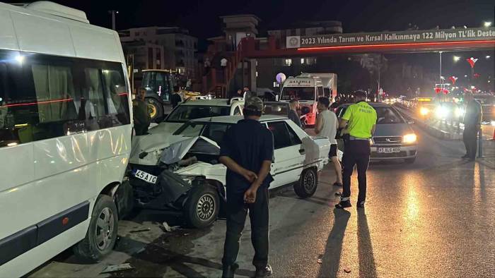 Manisa’da 4 Araçlı Zincirleme Trafik Kazası: 9 Yaralı