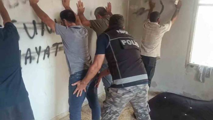 Metruk Binalarda Uyuşturucu Kullananlara ‘Şok’ Baskın