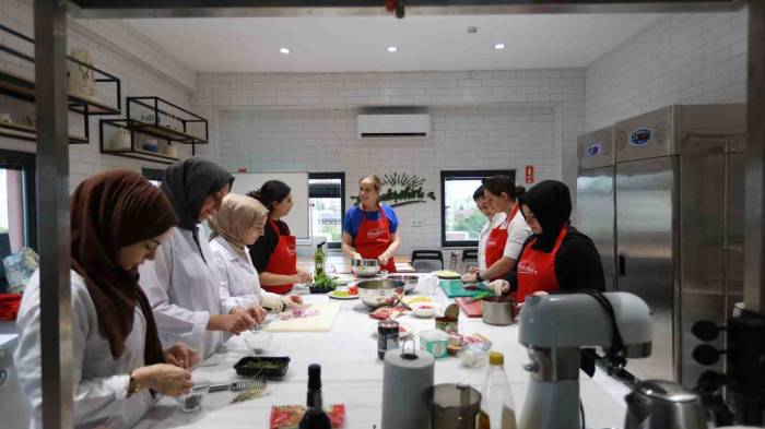 Başakşehir Belediyesi’nin Hayata Geçirdiği Kadın Aktivite Merkezi’nde Binlerce Kadın Eğitim Alıyor