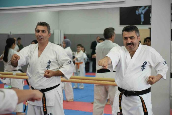 Başkan Yılmaz Belediyecilikte Karakuşağa Yükseldi...