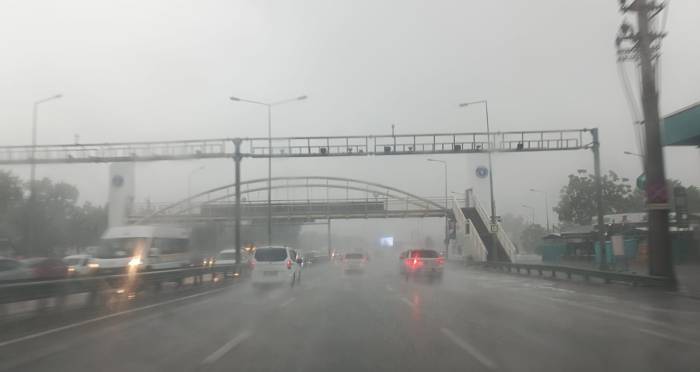 Bursa’da Yollar Dereye, Merdivenler Şelaleye Döndü