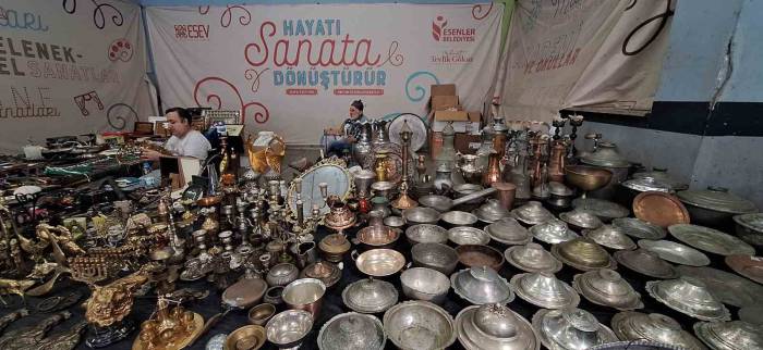 Esenler’deki Avas Antika Pazarı Meraklılarını Bekliyor