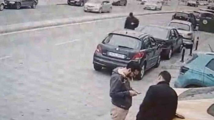 Maltepe’de Araçlara Sinyal Kesiciyle Giren Şüpheli Yakalandı