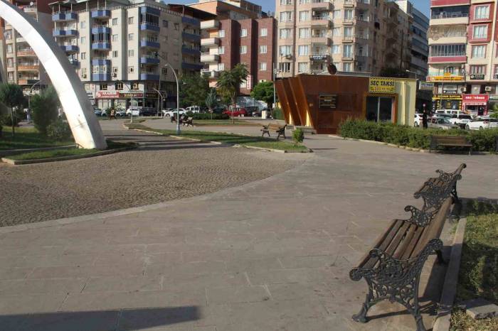 Siirt’te Sıcak Havada Cadde Ve Sokaklar Boş Kaldı