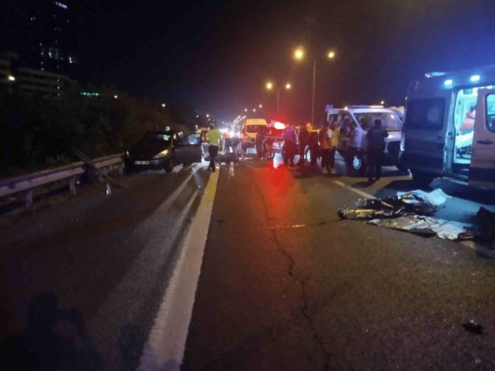 Ümraniye’de Otomobile Çarpan Motosikletin Sürücüsü Hayatını Kaybetti