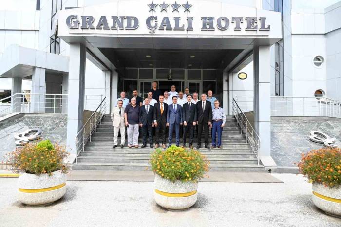 Vali Aygöl Bozüyük’te İş İnsanları İle Bir Araya Geldi