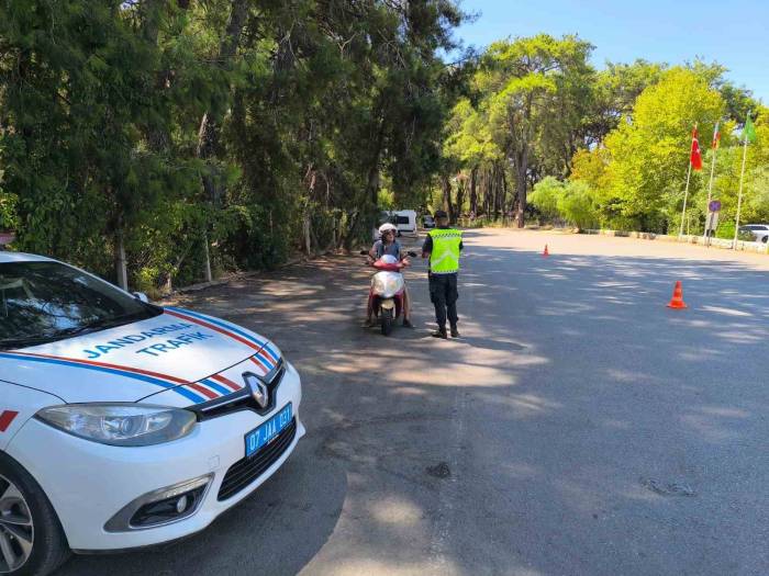 Antalya’da Kurallara Uymayan Motosikletlilere Ceza Yağdı