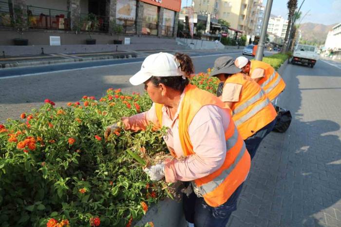 Marmaris’te Parklar Yenileniyor