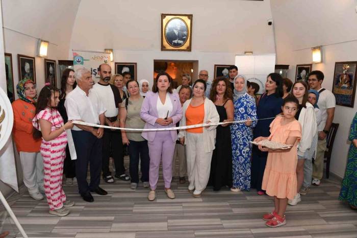 Osmek Yıl Sonu Resim Sergisi Göz Doldurdu