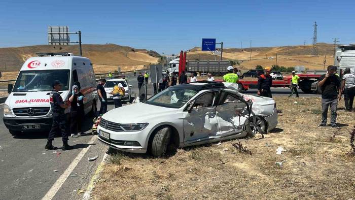 Kamyonla Otomobil Çarpıştı: 1 Ölü, 3 Yaralı