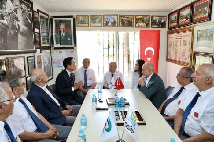 Güney Kore’den Gelen Heyetten, Büyükçekmece’deki Kore Gazilerine Vefa Ve Minnet Ziyareti