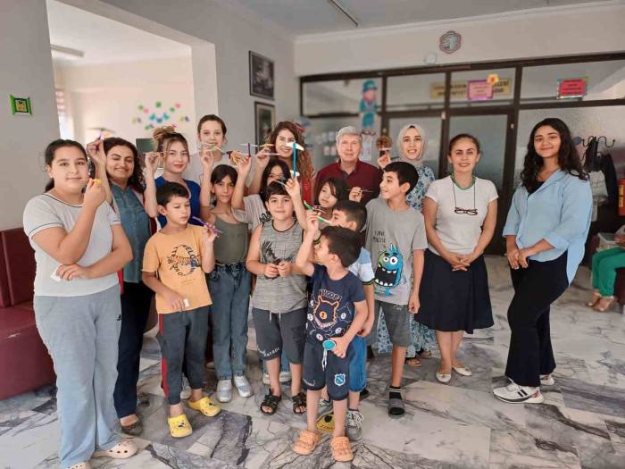 Çine’de Çocuklar Oyuncakçı Dede İle Buluştu