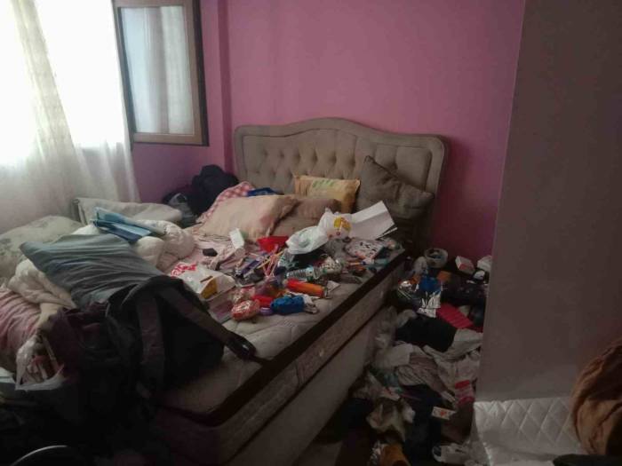 Koku Nedeniyle Ceset Var Sandılar “Çöp Ev” Çıktı