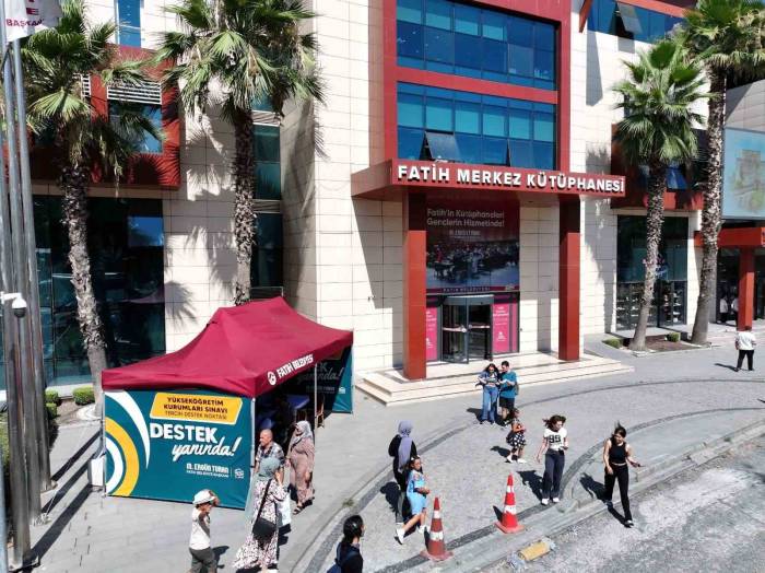 Fatih Belediyesi’nden Öğrencilere Yks Tercih Rehberliği