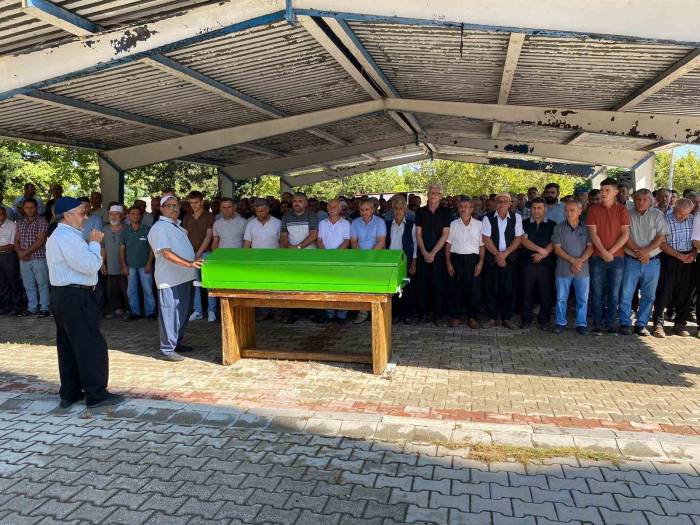 Bot Kazasında Ölen Genç Kaptan Son Yolculuğuna Uğurlandı