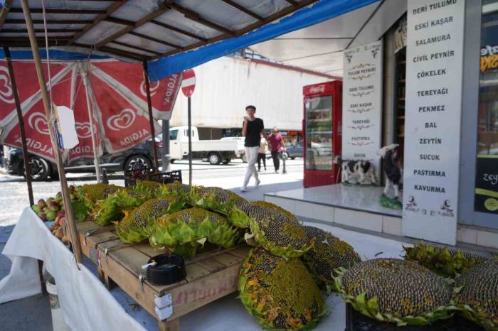 Ayçiçeği Tezgahlarda Yerini Aldı