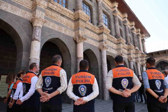 Diyarbakır’da “Turizm Polisi” 5 Dilde Ziyaretçilerle İlgileniyor