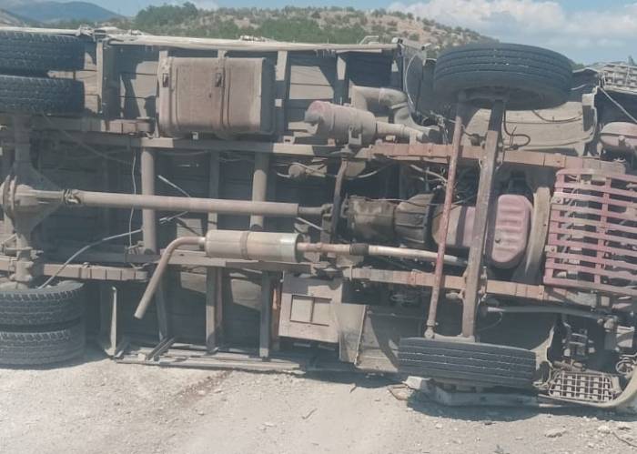 Konya’da Kamyonet Devrildi: 2 Yaralı