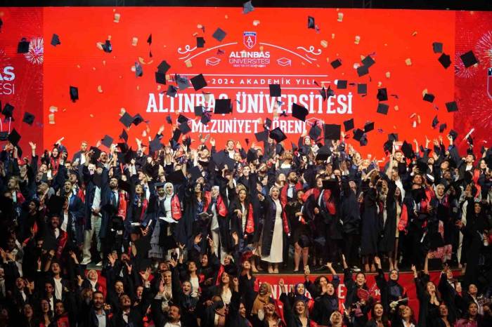 Altınbaş Üniversitesi 2023-2024 Mezunlarını Büyük Bir Coşku İle Uğurladı