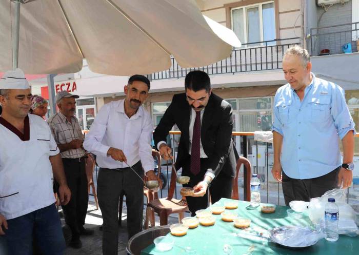 Selendi Ülkü Ocakları’ndan Aşure Hayrı