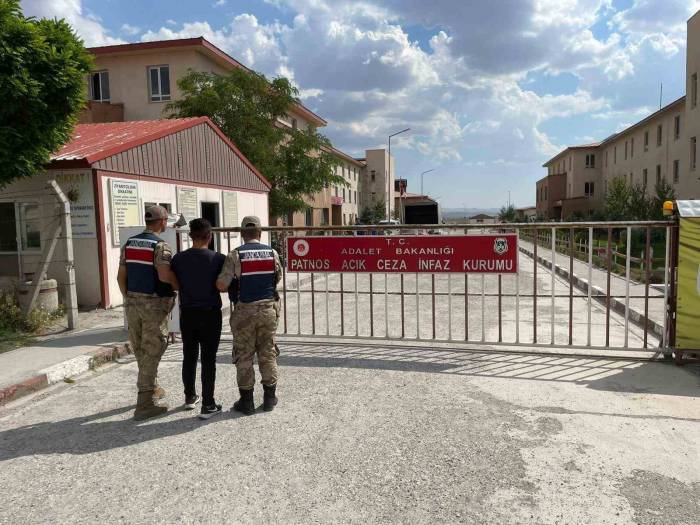 Ağrı’da İki Aranan Şahıs Yakalandı