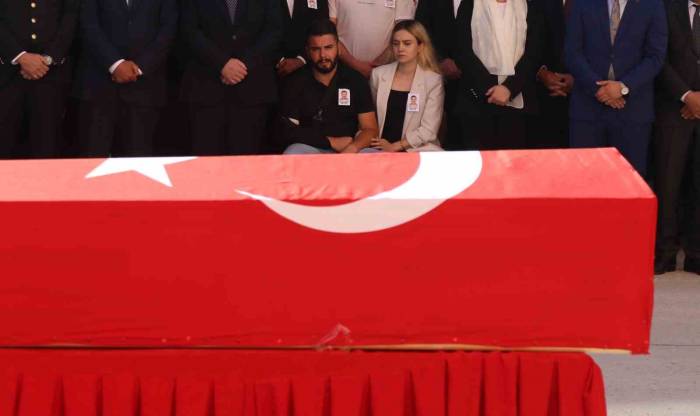 Aynı Saldırıda Yaralanan Polis Memuru Şehit Olan Görev Arkadaşını Gözyaşları İle Uğurladı