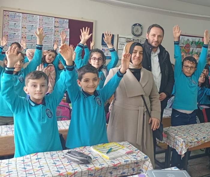 Yardımsever Gençler, Gönüllerde Taht Kurdular