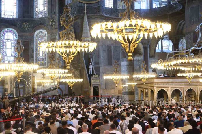Ayasoyfa Camii’nde Haniye İçin Gıyabı Cenaze Namazı Kılındı