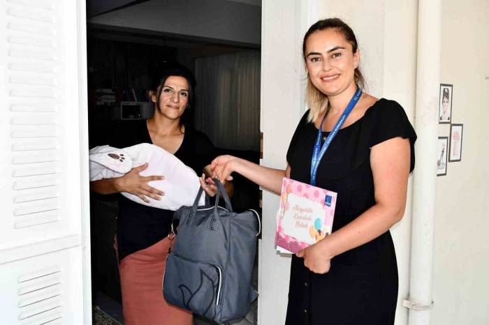 Kuşadası Belediyesi’nden 7 Ayda 200 Bebeğe ’hoş Geldin’ Ziyareti