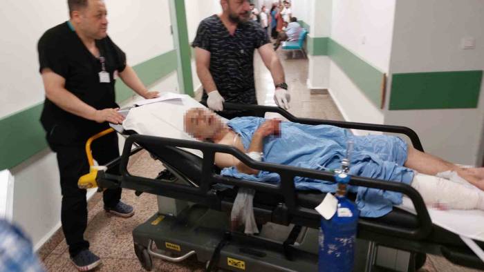 Tartışmada Bıçaklandı, Hastanelik Oldu