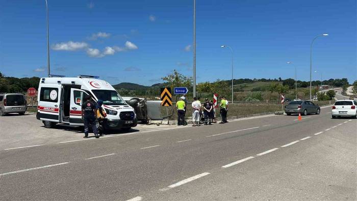 Sinop’ta 2 Otomobil Çarpıştı: 3 Yaralı