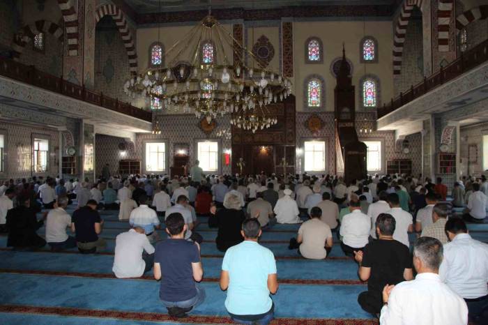 Bingöl’de İsmail Haniye İçin Gıyabi Cenaze Namazı Kılındı