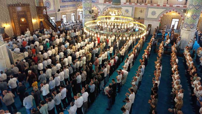 Gazze’de Hayatını Kaybedenler İçin Van’da Gıyabi Cenaze Namazı Kılındı