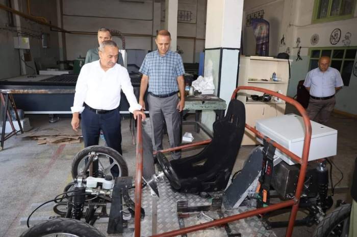 Öğrenciler Elektrikli Aracını Kendi Yapıyor