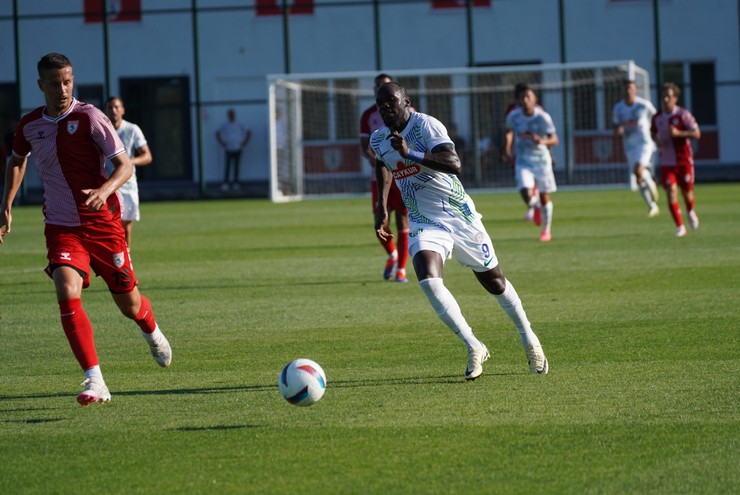 samsunspor-ile-caykur-rizespor-arasinda-oynanan-hazirlik-maci-12.jpg