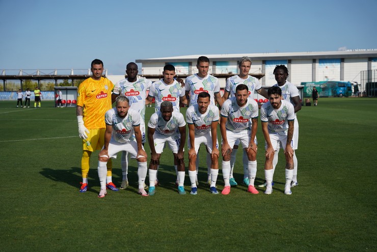 samsunspor-ile-caykur-rizespor-arasinda-oynanan-hazirlik-maci-2.jpg