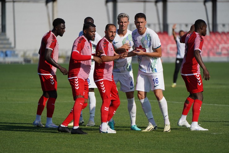 samsunspor-ile-caykur-rizespor-arasinda-oynanan-hazirlik-maci-3.jpg