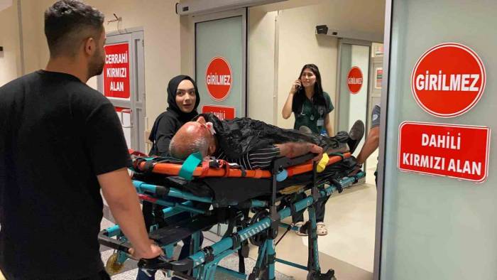 Otomobil İle Motosiklet Çarpıştı: 3 Yaralı